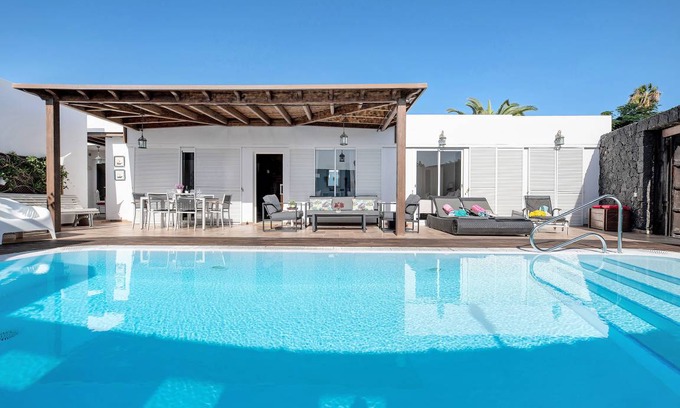 Playa Blanca Villa | 150 m² Villa ∙ 2 bedrooms ∙ 5 guests