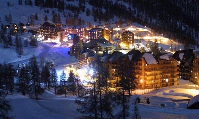 Risoul Apartment | 150M from the slopes apartment 6pers 1 bedroom + 1 cabin