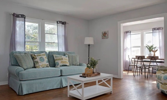 Old Southeast House | 158 B Homey House By CCFLR