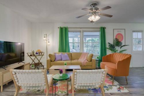 Augusta House | 15mins AU & Golf: 4bd - Eclectic - BBQ Grill - Alluring Stay