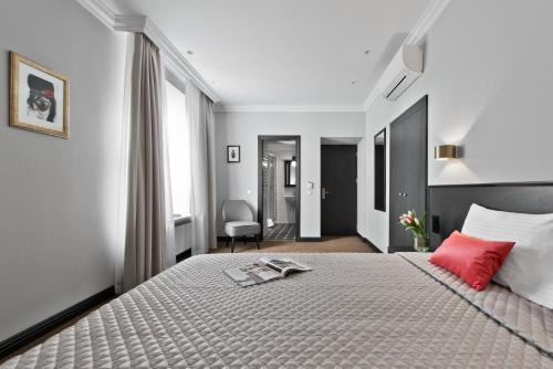 Old Town Hotel | 15th Avenue