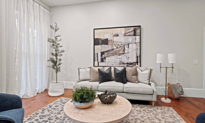 Palmyra Apartment | 16 Guests | King Beds | En Suite Bathrooms