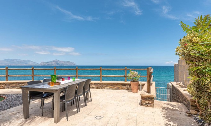 Ficarazzi House | 160 m² House ∙ 4 bedrooms ∙ 9 guests