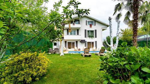 Yanik Villa | 160 m² Villa ∙ 3 bedrooms ∙ 8 guests