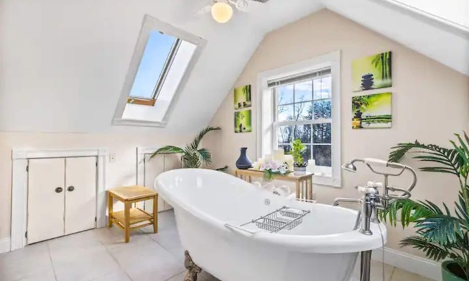 Plymouth House | 1620 Seaview: Less than a mile to downtown Plymouth; sleeps max of 10