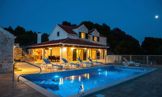 Cove Osibova (Milna) Villa | 163 m² Villa ∙ 4 bedrooms ∙ 10 guests