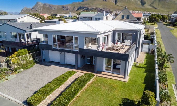 Kleinmond House | 164@Beach Road | Seaside Luxury for Families & Friends in Kleinmond