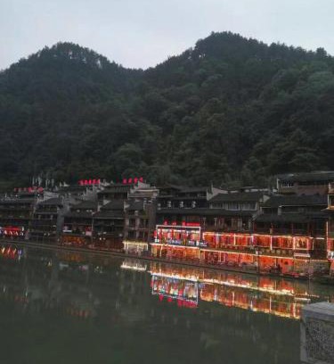 Fenghuang House | 166 Inn
