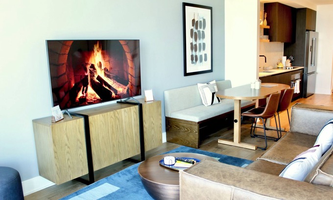 Rainey Street Historic District Condo | 16Fl Condo @Rainey St w/Rooftop Pool w/Private Balcony
