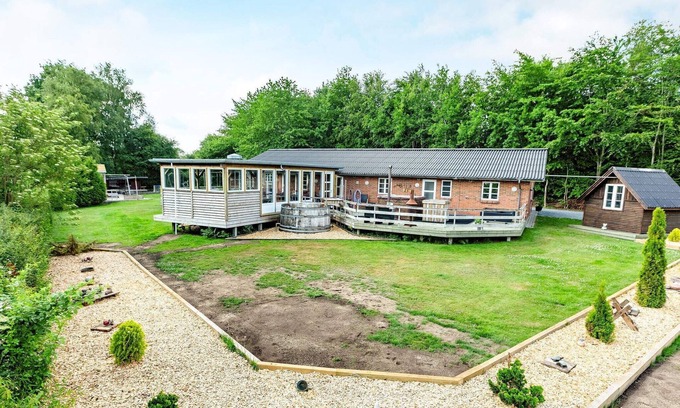 Vester Grønning House | 17 person holiday home in Roslev-By Traum
