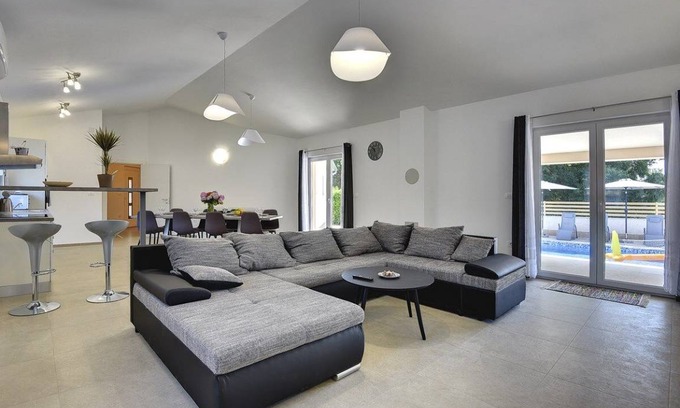 Divsici House | 170 m² House ∙ 3 bedrooms ∙ 8 guests