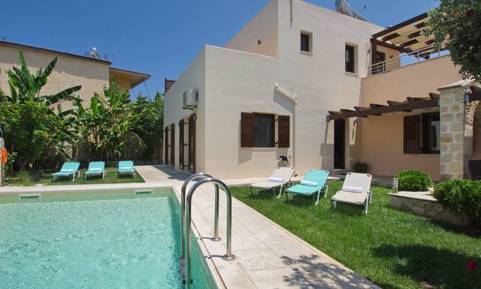 Plaka Villa | 170 m² Villa ∙ 3 bedrooms ∙ 7 guests