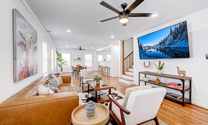 Hyde Park Apartment | 1712 Fairview 2KING/2BA Top Apt Duplex Pets Ok!n10 FURNISED APARTMENTS ON-SITE