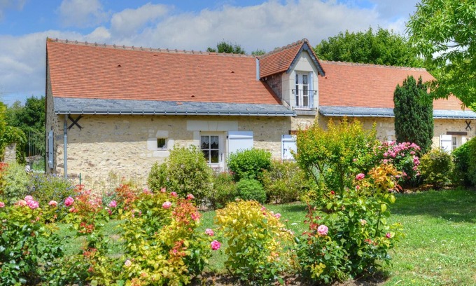 Drache Cottage | 17th Century Charm Between Loire Castles and Futuroscope, with Pool and Lush Garden