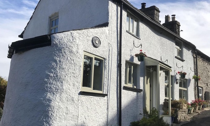 Peak District Cottage | 17th Century Stone, Traditional, Cosy, Country Cottage with Original Features