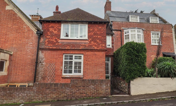 Wyke Regis Cottage | 18 CHAMBERLAINE ROAD, family friendly, with a garden in Weymouth
