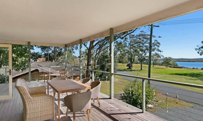 Hawks Nest House | 18 Koonwarra Drive Hawks Nest