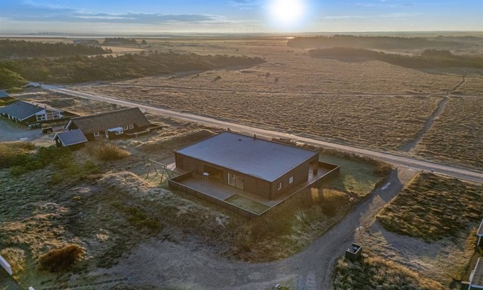 Bjerregard Strand House | 180 m² House ∙ 5 bedrooms ∙ 10 guests