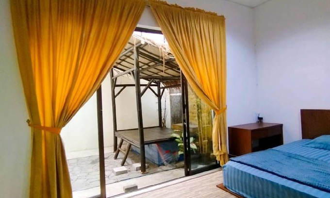 Surabaya House | 180 m² House ∙ 4 bedrooms ∙ 20 guests