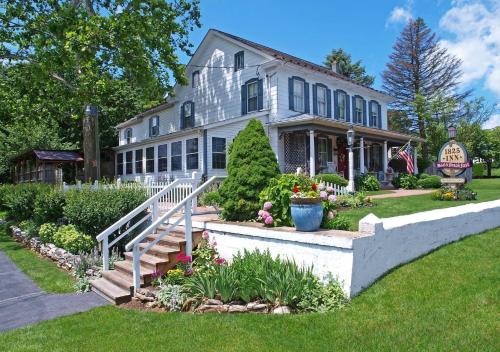 Palmyra Bed & Breakfast | 1825 Inn Bed and Breakfast