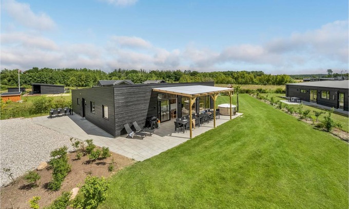 Fjellerup Strand House | 186 m² House ∙ 6 bedrooms ∙ 16 guests