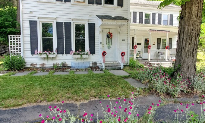 White Mills House | 1860's House Gildersleeve/Walker/Atkinson/Torrey