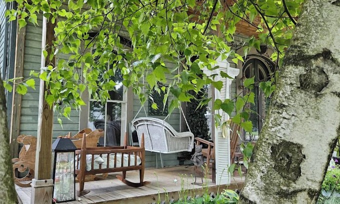 Port Washington Bed & Breakfast | 1873 Victorian Rose B & B