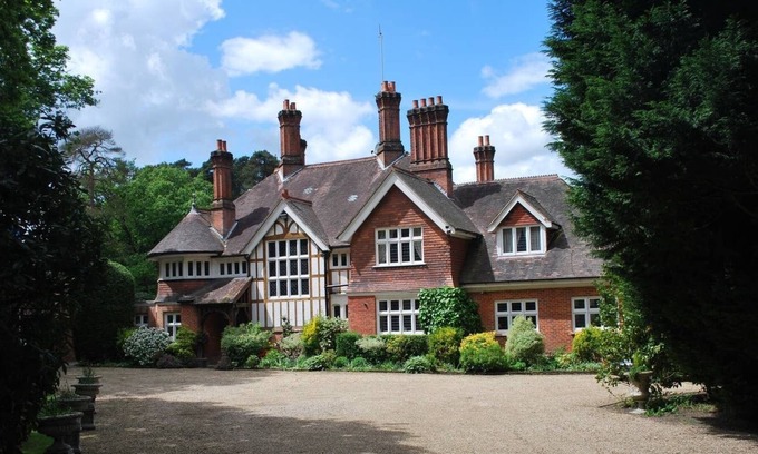 Ascot House | 1886 Victorian Mansion set in amazing gardens with Lake
