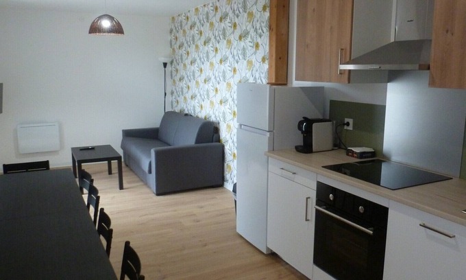 Chasseneuil-du-Poitou Apartment | 18moliere fr 5 pers. sheets, towels & cleaning included