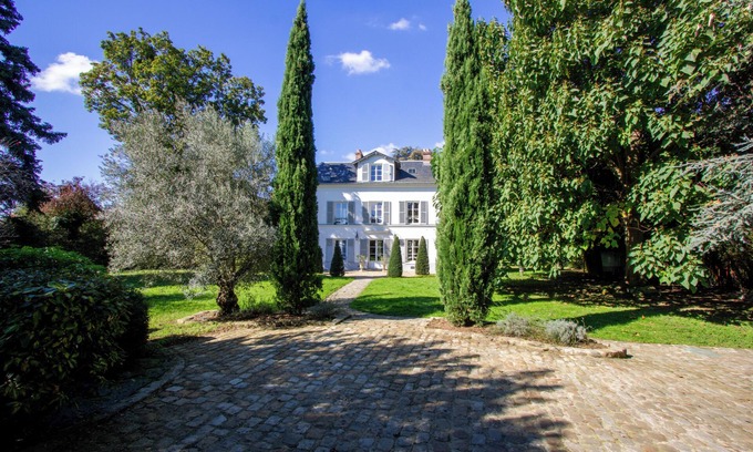 Mennecy House | 18th century residence with Jacuzzi near Paris