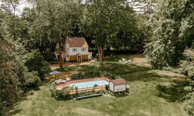 Rosendale Cottage | 18th Century Rosendale Cottage w/pool