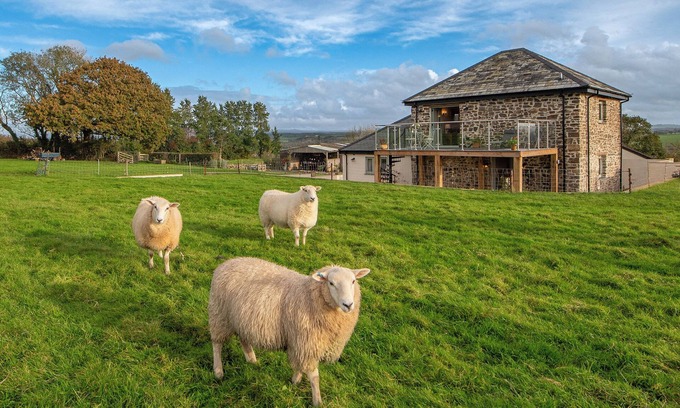 Brazzacott House | 18th century barn couple's retreat in beautiful Devon countryside