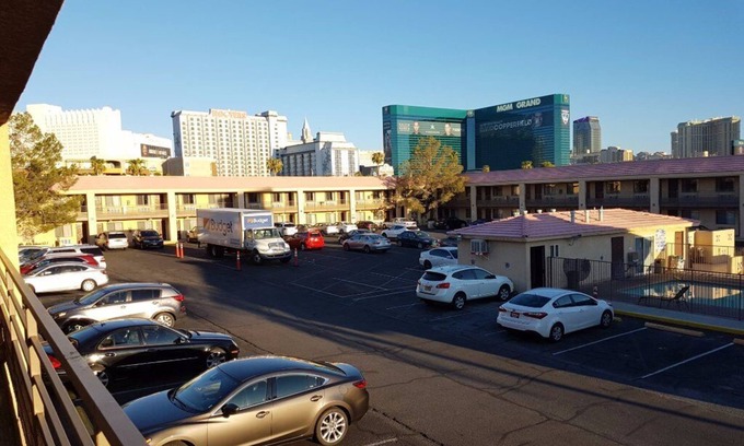Las Vegas Hotel | $19 for 1st night during CES at Travelodge, FREE breakfast and FREE wifi,