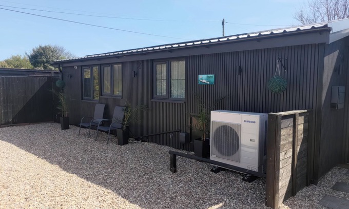 Anderby Creek Cottage | 19 THE COURT, pet friendly, country holiday cottage in Anderby Creek