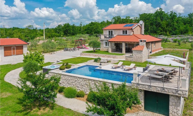 Kamenmost House | 190 m² House ∙ 3 bedrooms ∙ 8 guests