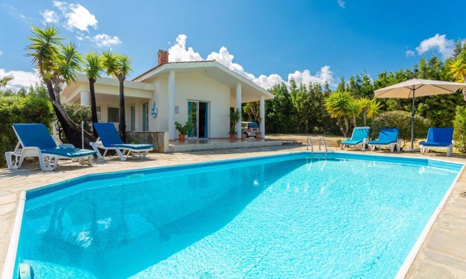 Latchi Villa | 190 m² Villa ∙ 3 bedrooms ∙ 6 guests