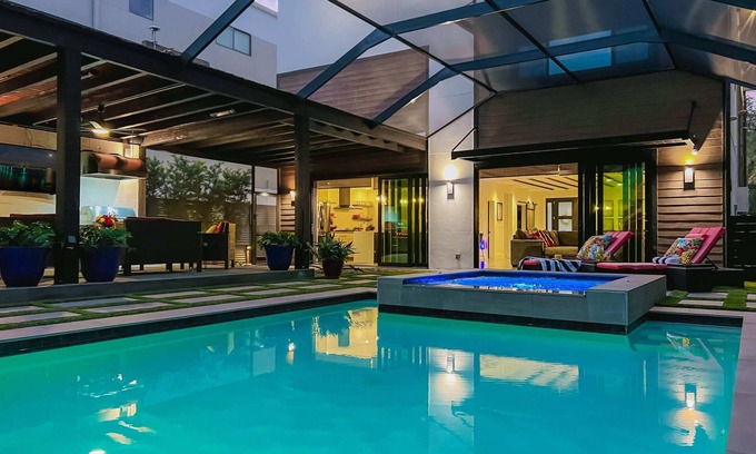 North Hyde Park House | 1906 Tampa - Modern City Oasis w/Industrial Vibe