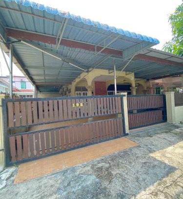 Taman Mergong Jaya Fasa 1 House | 192 homestay