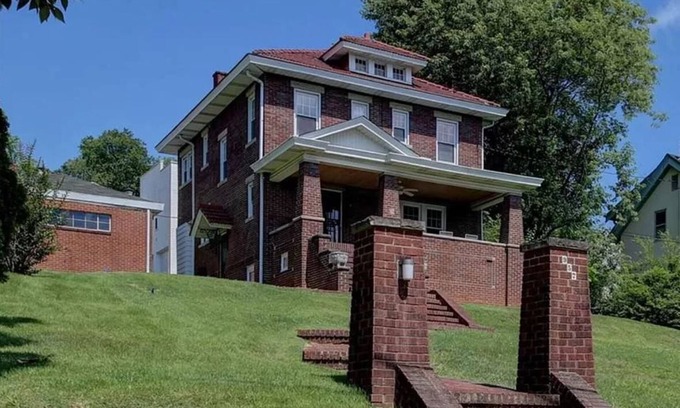 Charleston House | 1920's West Virginia Classic