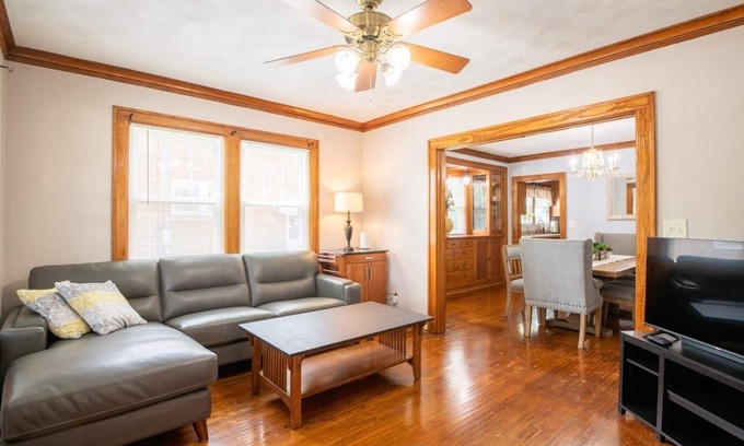 Morton House | 1925 Craftman style home close to downtown Morton