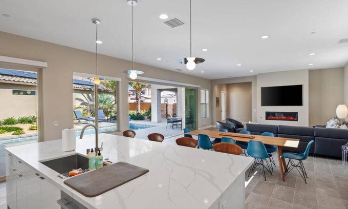 Coffeyville House | 195 m² House ∙ 3 bedrooms ∙ 8 guests