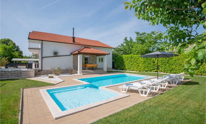 Imotski House | 195 m² House ∙ 4 bedrooms ∙ 8 guests