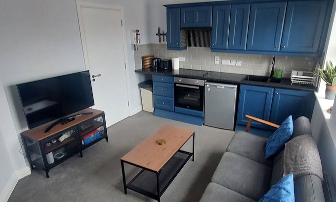 Broadstone Apartment | 1BD City Pad Shop & Stroll