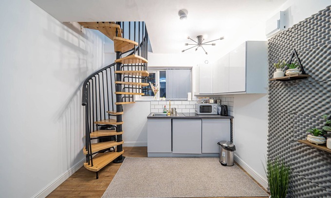 Almondbury House | 1Br Smart Tv Cosy Onsite Free Parking Almondbury