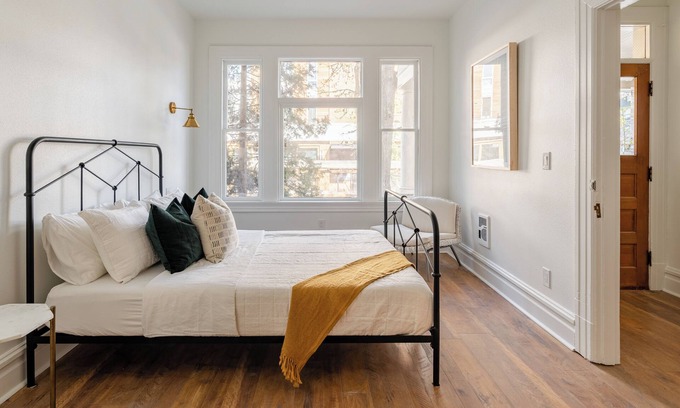Uptown Apartment | 1BR Walk to Coffee, Brews & NW 23rd Shops