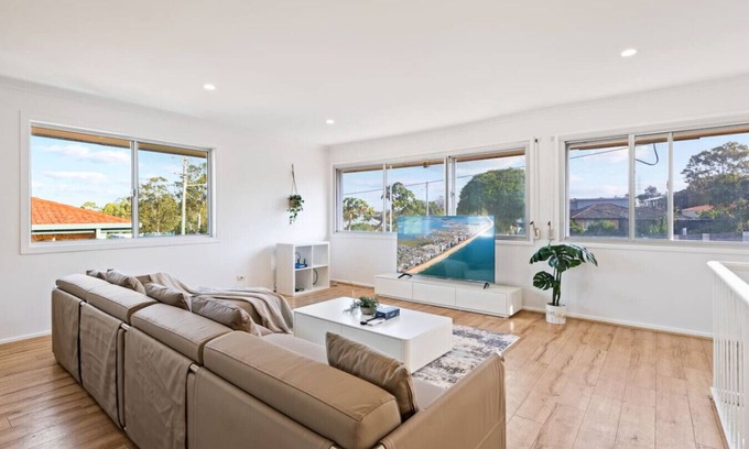 Sunnybank House | 1Mins to Pinelands Plaza, 4BR Chic Family Retreat
