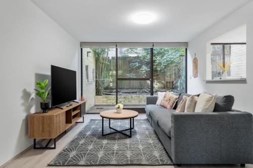 North Sydney House | 1NC Spacious Abnb-style 3Bedroom Townhouse, North Sydney Free Parking