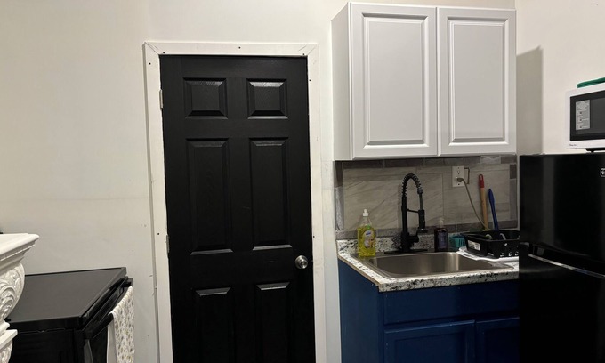 North Philadelphia Apartment | 1st fl Studio near Temple Dental/Pharmacy/Hospital/Downtown