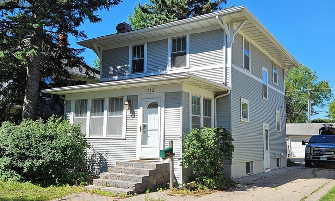 Grand Forks House | 1UP! Spacious 3Bd 2Ba Historic Home, 3min/UND