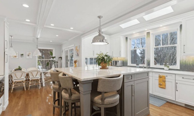Eastport House | 2/3 bed charming Hamptons home close to beaches, restaurants, shopping & more